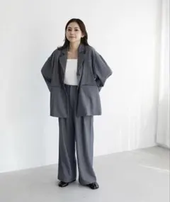 ウールライクピンストライプダブルテーラードショートジャケット
