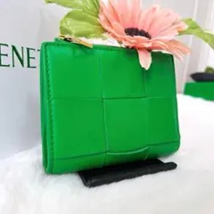 ✨極美品　RFID搭載✨ボッテガ　二つ折り　カセット　パラキートのサムネイル