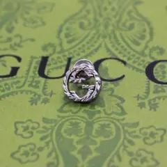 美品✨　グッチ　ピアス　アラベスク　インターロッキング　GG　燻　片耳 美品】GUCCI ピアス インターロッキングG 燻 片耳 アラベスク - メルカリ