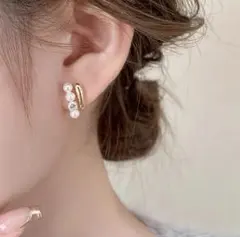 新品未使用　パール　クリスタル　ゴールド　イヤリング　卒業式　ビジュ