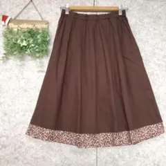 【ニームエニーム】　【訳あり特価】フレアスカート ひざ丈　ブラウン　茶色　裾花柄のサムネイル