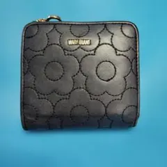 MARY QUANT ブラック 花柄 二つ折り財布のサムネイル