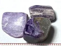 小さなチャロアイトの端切れ3個 ・18・3～4g程度（ロシア産鉱物標本）