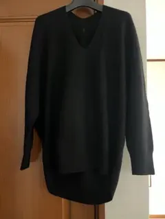 美品アンタイトル　黒ゆったりニット