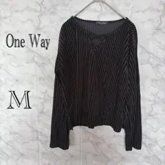 One Wayベロア調プリーツトップス M 黒 光沢感 上品 大人可愛い 長袖のサムネイル