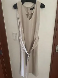 Vネックワンピース