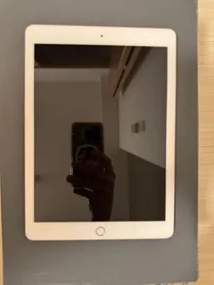 iPad Air 2 (128GB) GOLDWiFi +セルラー（AU) - メルカリ