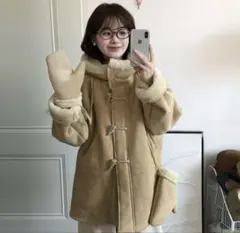 ベージュ フード付きムートンコート