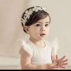 ホワイト 花飾り付き　ヘアバンド　ベビー　フラワー　ヘアバンド
