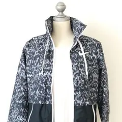 NIKE トレーニングウェア　ウインドブレーカー　フード付き2WAY ナイキ