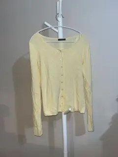 ほぼ新品Brandy Melville イエロー透かし編みカーディガンのサムネイル