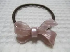ピンク系色アクリル系のリボン付き　ヘアゴム