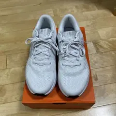 専用！Nike ホワイト スニーカー24.5未使用に近い！お値下げです。