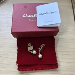 Salvatore Ferragamo パール イヤリングのサムネイル