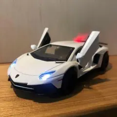 ランボルギーニ アヴェンタドール ホワイト ミニカー　 スーパーカー 1/32のサムネイル