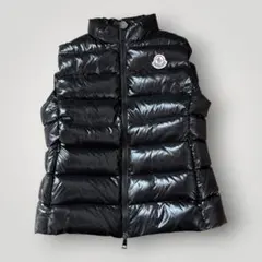 極美品 MONCLER GHANY ダウンベスト サイズ1 黒 光沢 - メルカリ