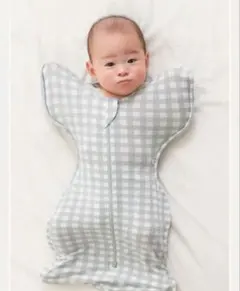 コニー Newborn モダールスワドルスーツ