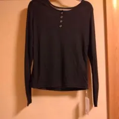 Thevon 黒いカットソー