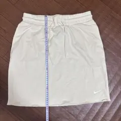 NIKE タイトスカート クリーム色のサムネイル