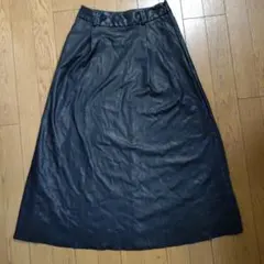 GU ジーユー レザー風フレアスカート ロング丈　M