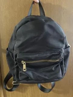 黒 ナイロンリュック