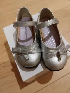 BeBe シルバー リボン付き フォーマルシューズ 17.0cm