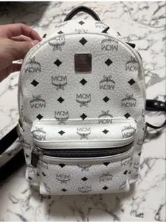 お値下げ⭕️美品‼️MCM リュック ホワイト ロゴ総柄 バックパックのサムネイル