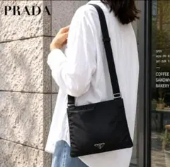 プラダ PRADA ナイロン ショルダーバッグ サコッシュ 三角ロゴ 黒 正規品のサムネイル