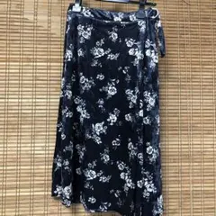 GU スカート 花柄　ミディアム丈