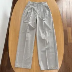 GU タックワイドパンツ