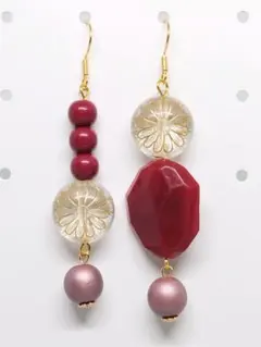 アシンメトリー　深い赤　ゴールド　アンティーク