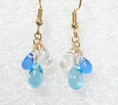 チェコドロップしゃらしゃら3連ピアス　アクアマリン×オーロラ×艶消しブルー