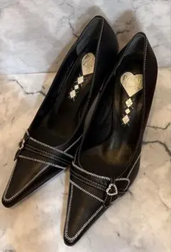 美品✨Private Label ブラック パンプス ハートモチーフのサムネイル