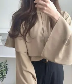 LAUIR スリップスリーブ　ケープシャツ　ケープブラウス　 ベージュ