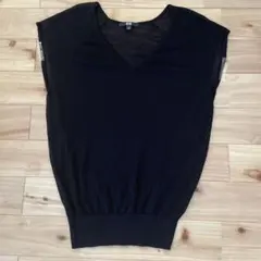 【未使用】UNIQLO ブラック Vネック ノースリーブニット M