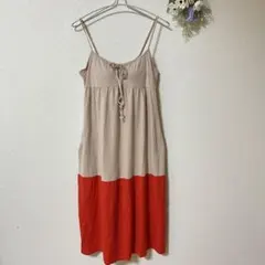 ユニクロ　UNIQLO  ひざ丈ワンピース　ノースリーブ　ベージュレッド赤　M