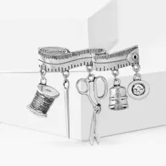 シルバー　アンティーク 裁縫モチーフ　ブローチ　ヴィンテージ風　北欧風　上品