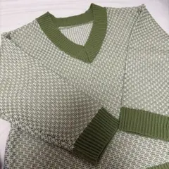 アーバンリサーチ Vネックニット　ワンサイズ