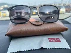Ray-Ban ブラック サングラス ケース付き