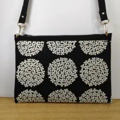 ショルダーバッグ (横型) 黒地に白丸花