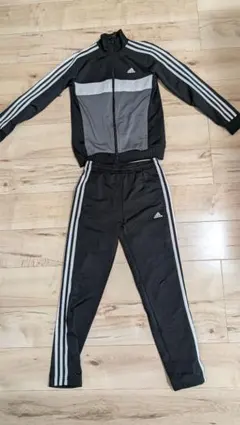 ★アディダス　１５０　ジャージ上下　キッズ　adidas　セットアップ　黒