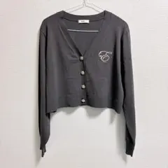 ロゴ刺繍入りチャコールグレーカーディガン