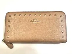 COACH スタッズ付き長財布ピンク ベージュ