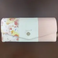花柄とピンクの二つ折り財布 luria 4℃
