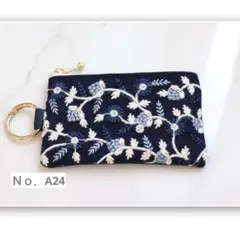 ミニポーチ カラビナ付き インド刺繍リボン ハンドメイド リップケース ネイビー