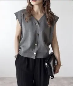 BONJOUR SAGAN ゴールド釦ボクシーニットベスト　ダークグレー
