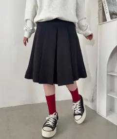 ワイドプリーツミディ丈スカートのサムネイル