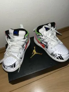 NIKE AIR JORDAN 1 MID