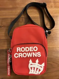 ロデオクラウンズ 縦型ショルダーバッグ ロゴ レッドのサムネイル