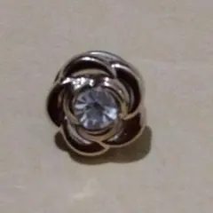 ピンバッジ　ピンズ　ブローチ　フラワー　ゴールド×ラインストーン　C